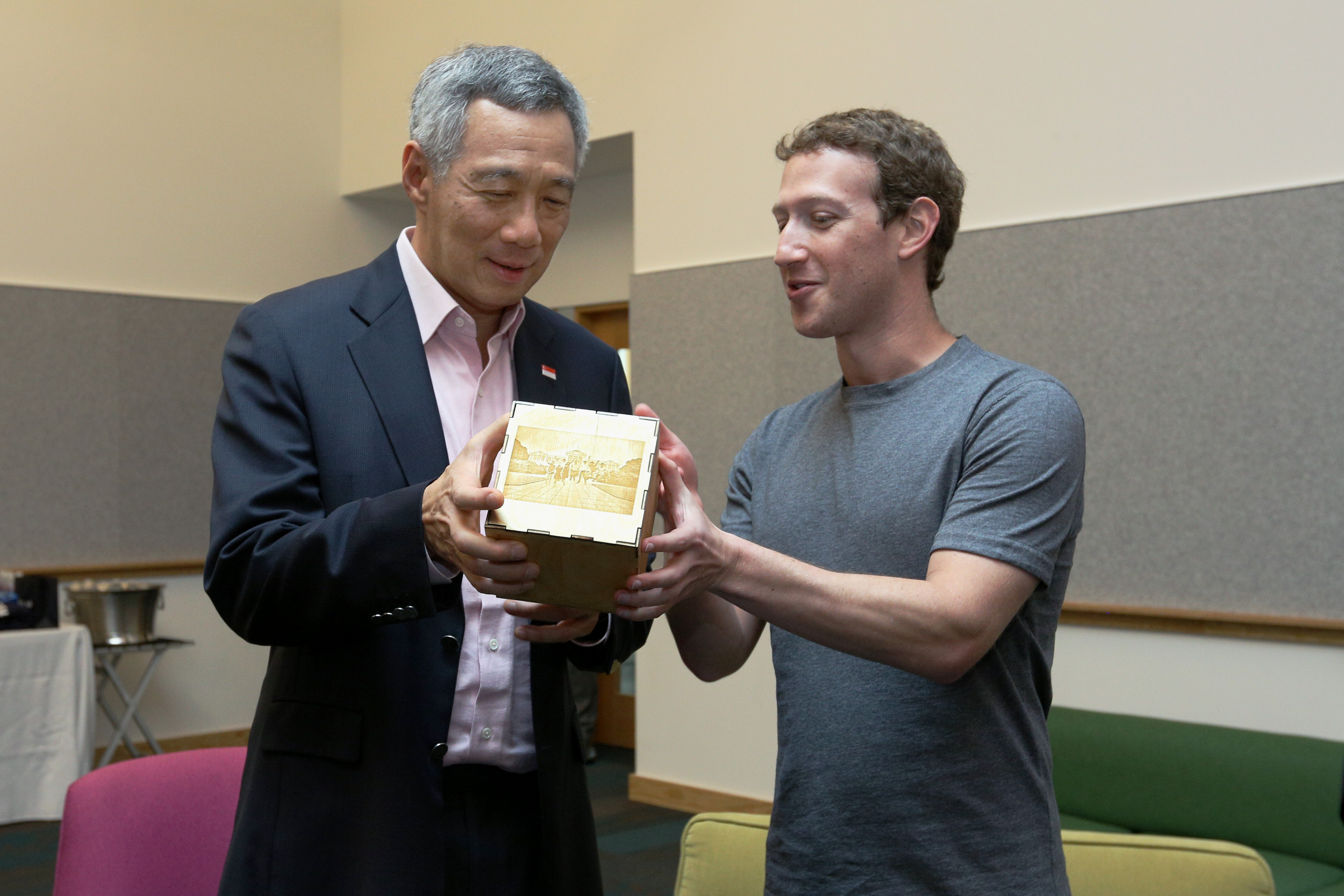 PM Lee with Eric Schmidt and Sundar Pichai in February 2016 (MCI Photo by Kenji Soon)